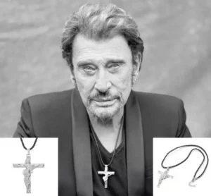 JOHNNY HALLYDAY PENDENTIF CROIX & GUITARE 6 x 4 cm L'ORIGINAL ! Couleur Argent NEUF